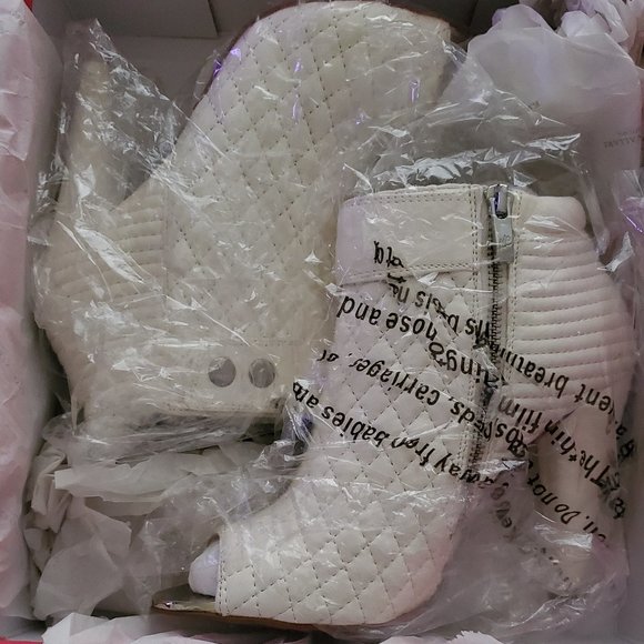 Kristin Cavalari - Chinese Laundry Booties - Picture 3 of 6